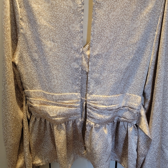 The Westside Floral Wrap Waist Top.  Beige Dark sz MEDIUM - Picture 7 of 10